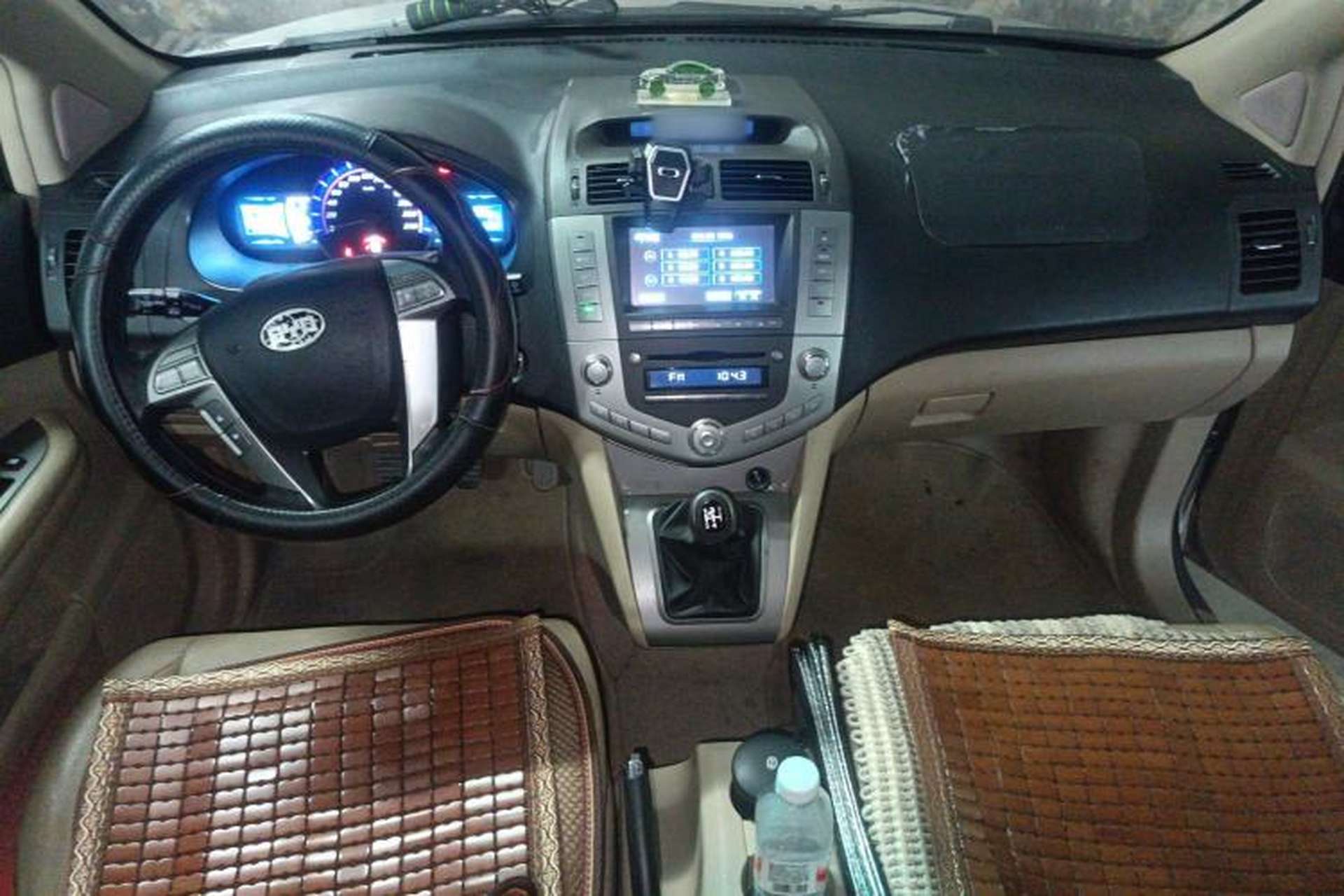 Used BYD S6 2011 2.0L Manual Luxury Version Center Console