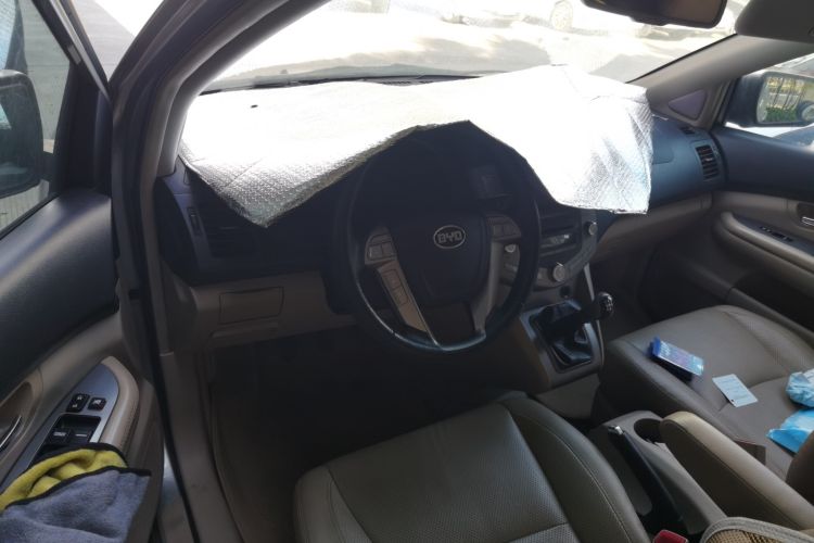 Used BYD S6 2011 2.0L Manual Luxury Version Center Console