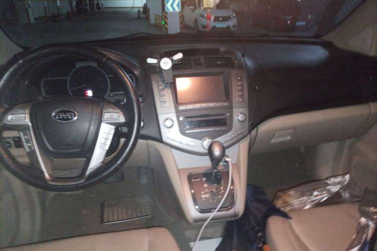 Used BYD S6 2011 2.4L Automatic Luxury Edition Center Console