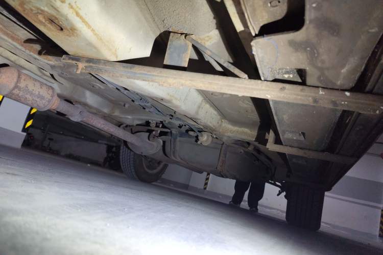 Used BYD S6 2011 2.0L Manual Luxury Version Chassis Front Left