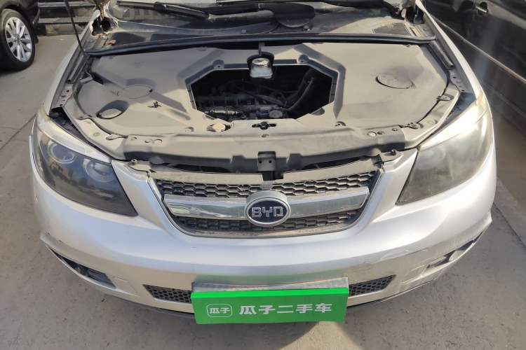 Used BYD S6 2011 2.0L Manual Luxury Edition Engine Bay