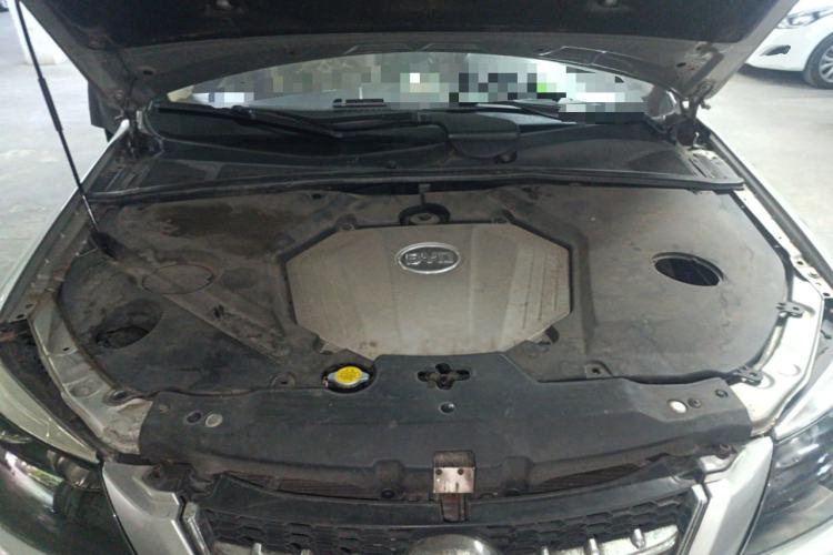 Used BYD S6 2011 2.0L Manual Luxury Version Engine Bay