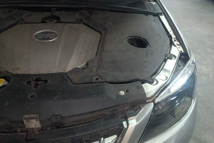 Used BYD S6 2011 2.0L Manual Luxury Version Engine Bay Left