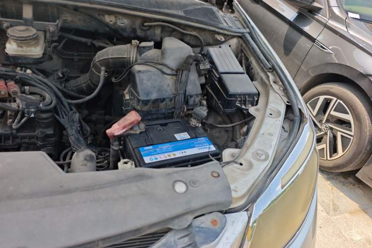 Used BYD S6 2011 2.0L Manual Luxury Edition Engine Bay Left