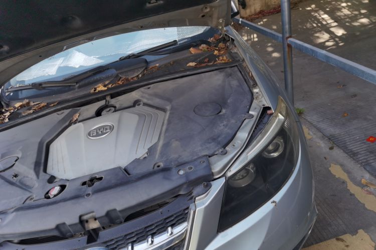 Used BYD S6 2011 2.0L Manual Luxury Version Engine Bay Left