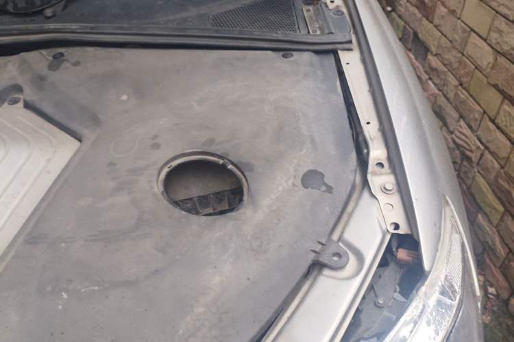 Used BYD S6 2011 2.0L Manual Luxury Version Engine Bay Left