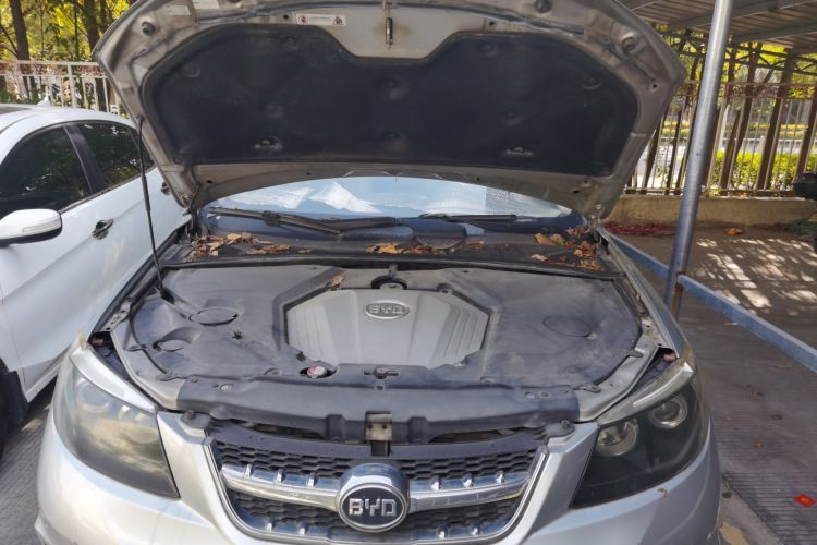 Used BYD S6 2011 2.0L Manual Luxury Version Engine Bay