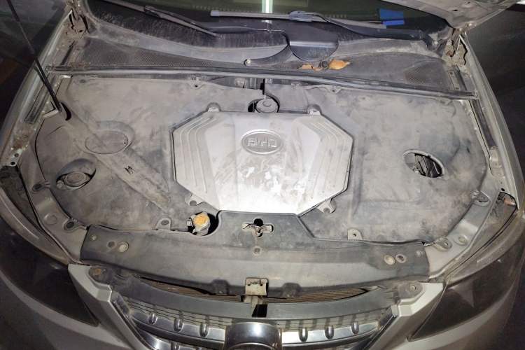 Used BYD S6 2011 2.0L Manual Luxury Version Engine Bay