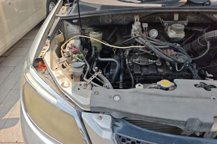 Used BYD S6 2011 2.0L Manual Luxury Edition Engine Bay Right