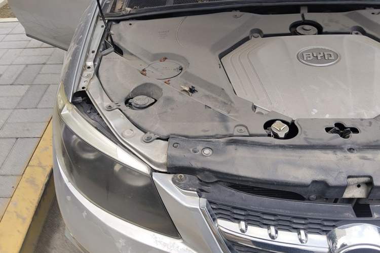 Used BYD S6 2011 2.0L Manual Luxury Edition Engine Bay Right