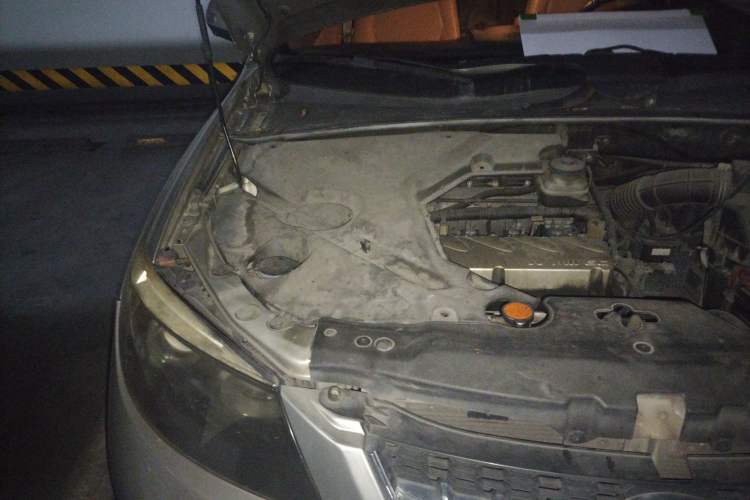 Used BYD S6 2011 2.4L Automatic Luxury Edition Engine Bay Right