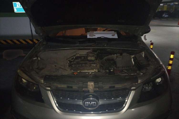 Used BYD S6 2011 2.4L Automatic Luxury Edition Engine Bay