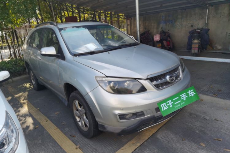 Used BYD S6 2011 2.0L Manual Luxury Version Front Right 45 Deg