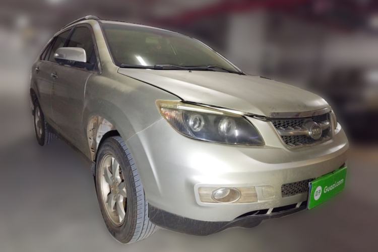 Used BYD S6 2011 2.0L Manual Luxury Version Front Right 45 Deg