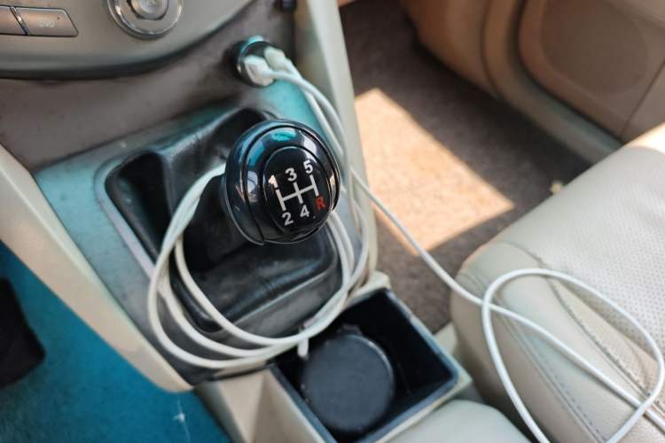 Used BYD S6 2011 2.0L Manual Luxury Edition Gear Lever