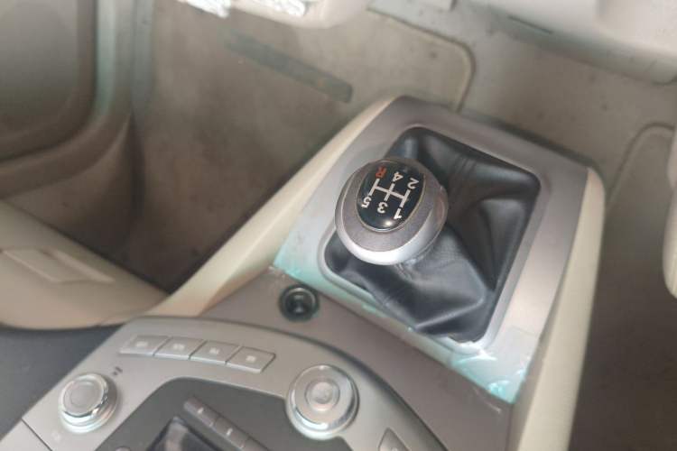 Used BYD S6 2011 2.0L Manual Luxury Version Gear Lever