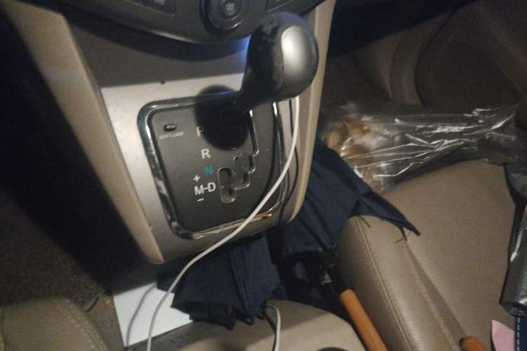 Used BYD S6 2011 2.4L Automatic Luxury Edition Gear Lever