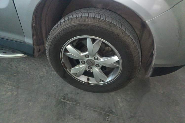 Used BYD S6 2011 2.0L Manual Luxury Version Right Front Wheel Hub