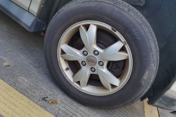 Used BYD S6 2011 2.0L Manual Luxury Version Right Front Wheel Hub
