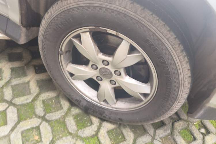 Used BYD S6 2011 2.0L Manual Luxury Version Right Front Wheel Hub