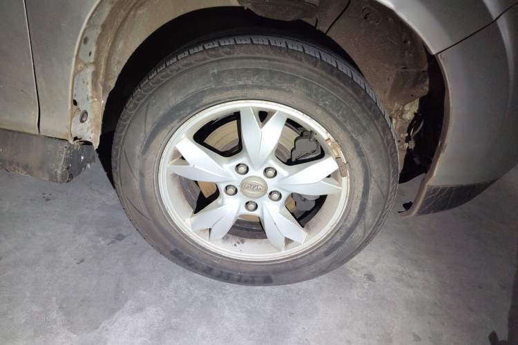 Used BYD S6 2011 2.0L Manual Luxury Version Right Front Wheel Hub