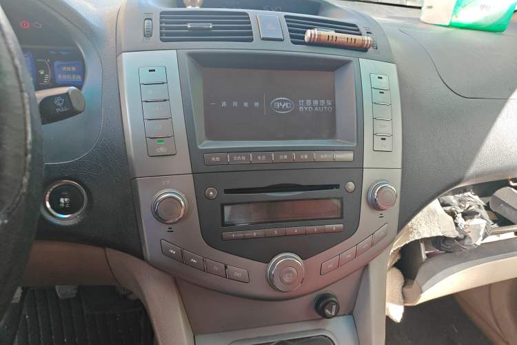 Used BYD S6 2011 2.0L Manual Luxury Version Audio And AC Panel