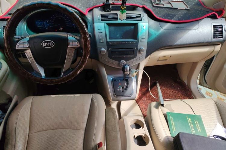 Used BYD S6 2011 2.4L Automatic Luxury Edition Center Console