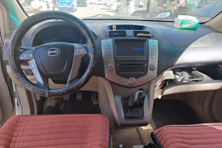 Used BYD S6 2011 2.0L Manual Luxury Version Center Console