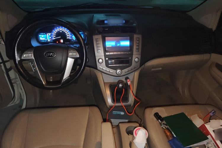 Used BYD S6 2011 2.0L Manual Luxury Version Center Console