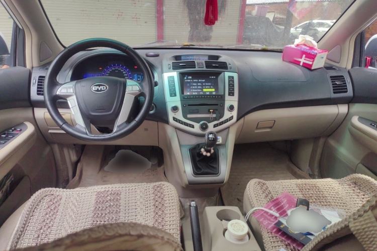 Used BYD S6 2011 2.0L Manual Luxury Version Center Console