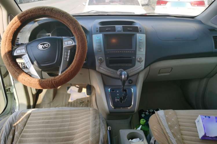 Used BYD S6 2011 2.4L Automatic Luxury Edition Center Console