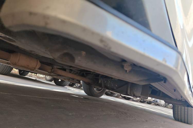 Used BYD S6 2011 2.0L Manual Luxury Version Chassis Front Left