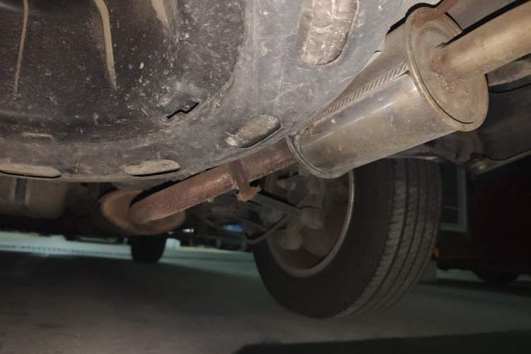 Used BYD S6 2011 2.0L Manual Luxury Version Chassis Front Left
