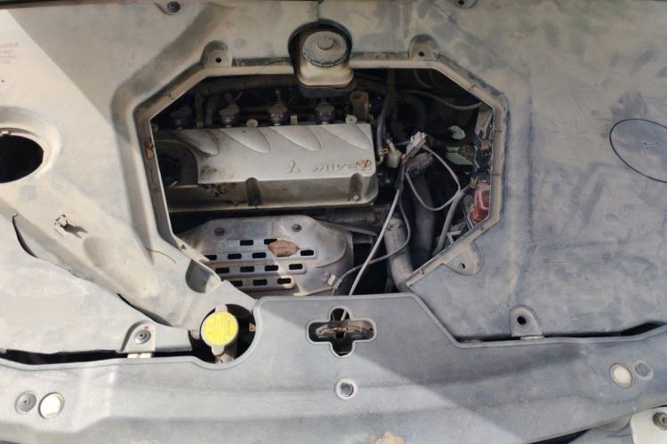 Used BYD S6 2011 2.4L Automatic Luxury Edition Engine Bay