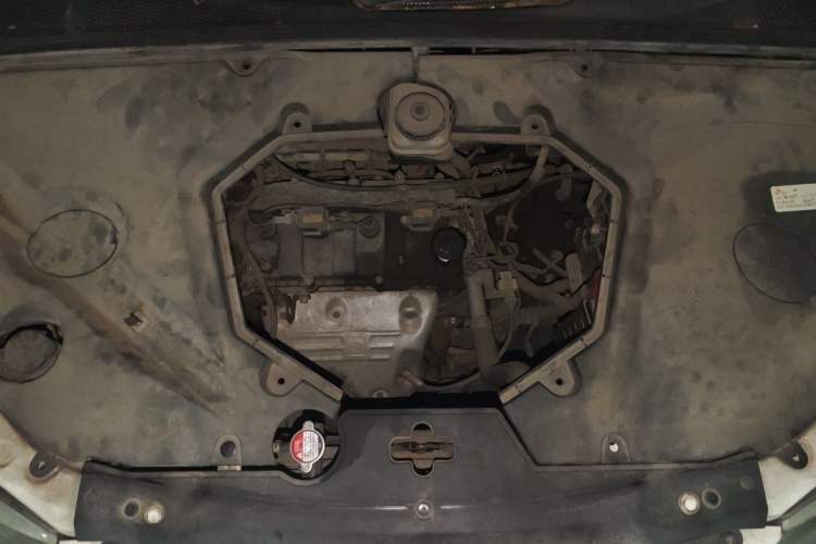 Used BYD S6 2011 2.0L Manual Luxury Version Engine Bay