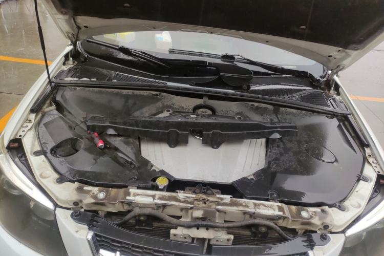 Used BYD S6 2011 2.0L Manual Luxury Version Engine Bay