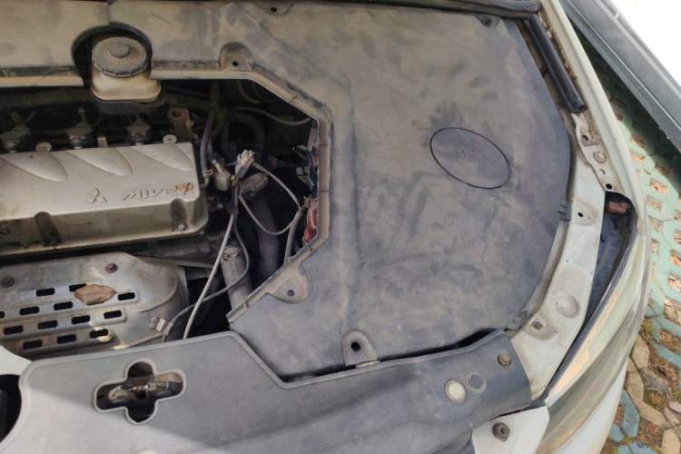 Used BYD S6 2011 2.4L Automatic Luxury Edition Engine Bay Left