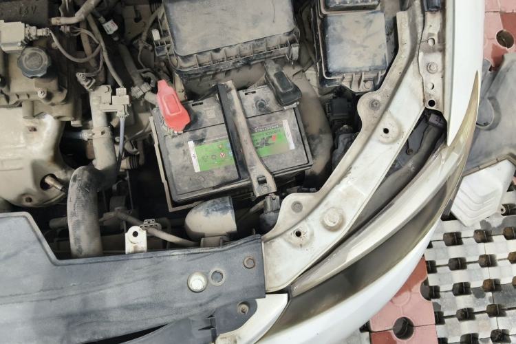 Used BYD S6 2011 2.0L Manual Luxury Version Engine Bay Left