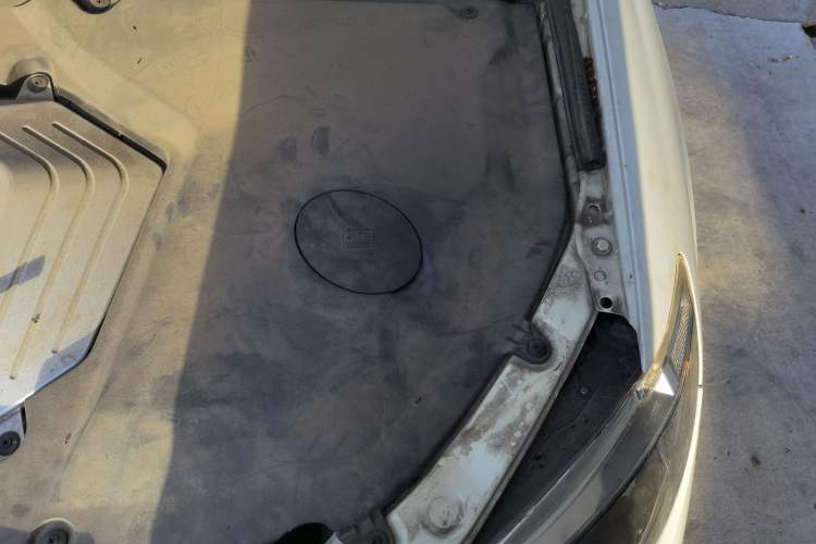 Used BYD S6 2011 2.4L Automatic Luxury Edition Engine Bay Left