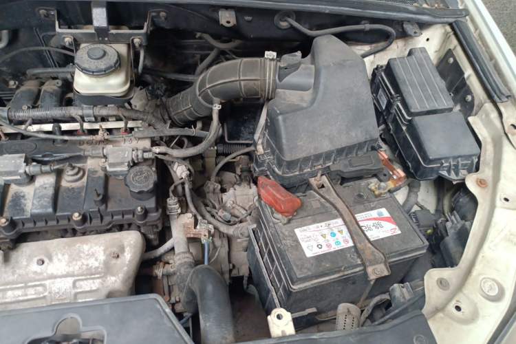 Used BYD S6 2011 2.0L Manual Luxury Version Engine Bay Left