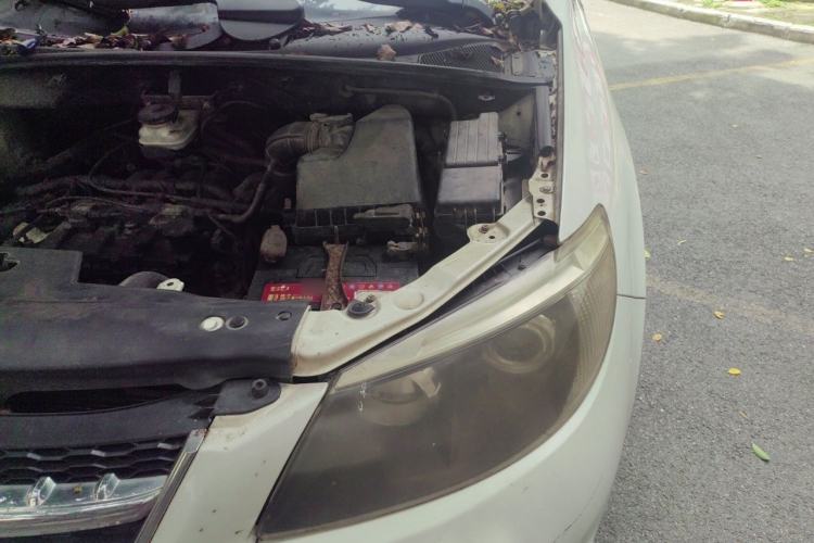 Used BYD S6 2011 2.0L Manual Luxury Version Engine Bay Left