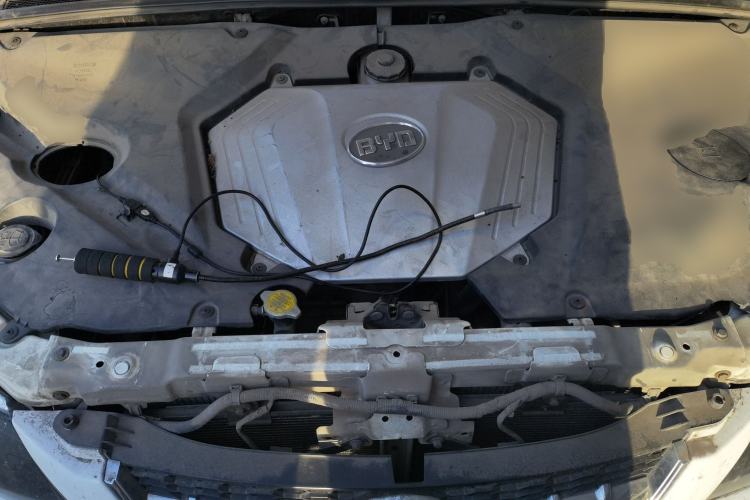 Used BYD S6 2011 2.4L Automatic Luxury Edition Engine Bay