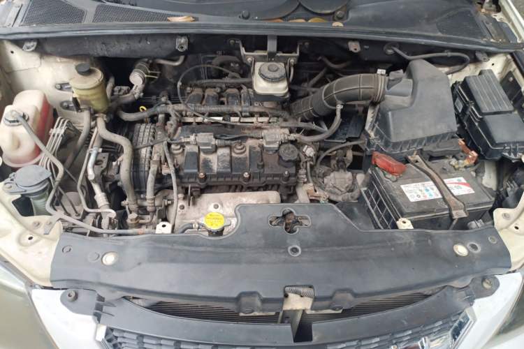 Used BYD S6 2011 2.0L Manual Luxury Version Engine Bay