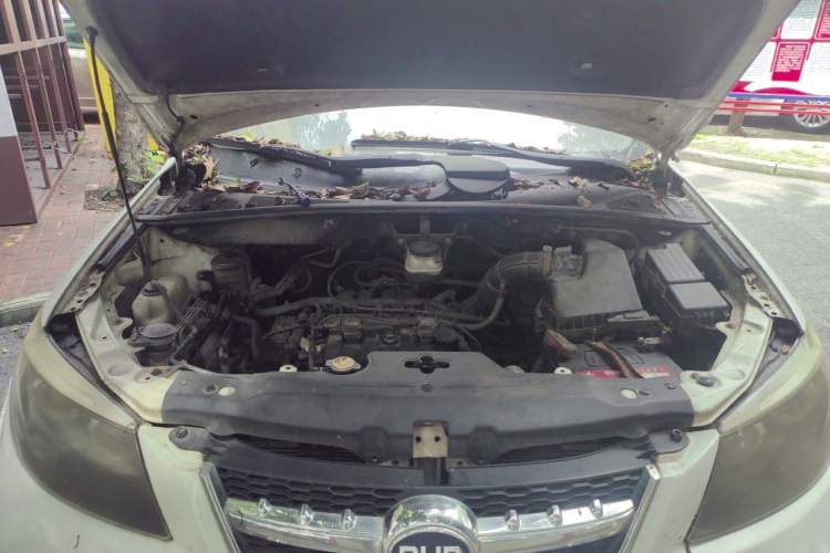 Used BYD S6 2011 2.0L Manual Luxury Version Engine Bay