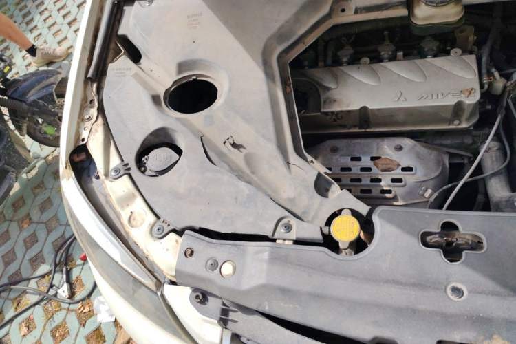 Used BYD S6 2011 2.4L Automatic Luxury Edition Engine Bay Right