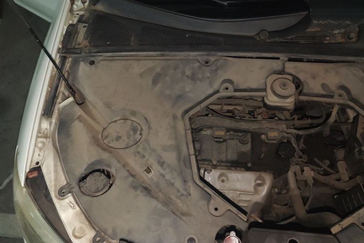 Used BYD S6 2011 2.0L Manual Luxury Version Engine Bay Right
