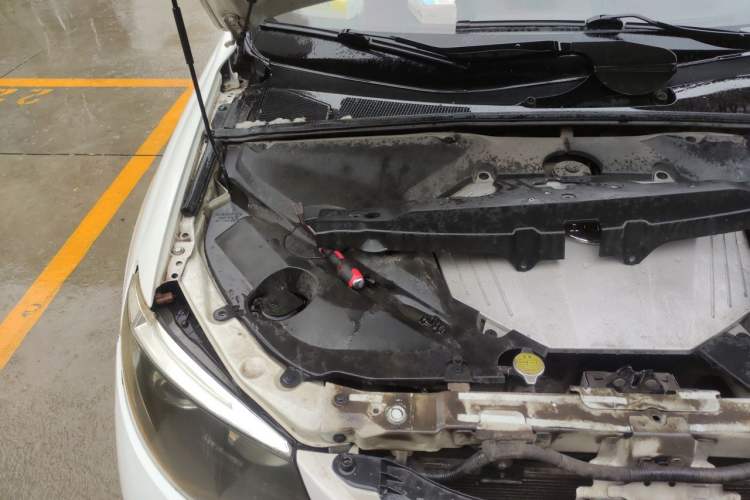 Used BYD S6 2011 2.0L Manual Luxury Version Engine Bay Right