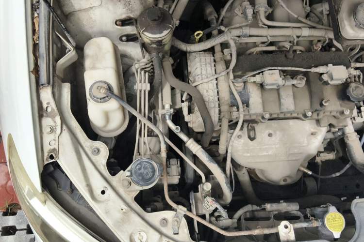 Used BYD S6 2011 2.0L Manual Luxury Version Engine Bay Right