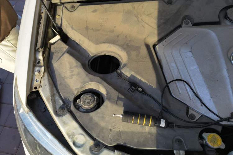 Used BYD S6 2011 2.4L Automatic Luxury Edition Engine Bay Right