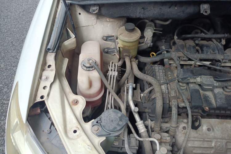 Used BYD S6 2011 2.0L Manual Luxury Version Engine Bay Right